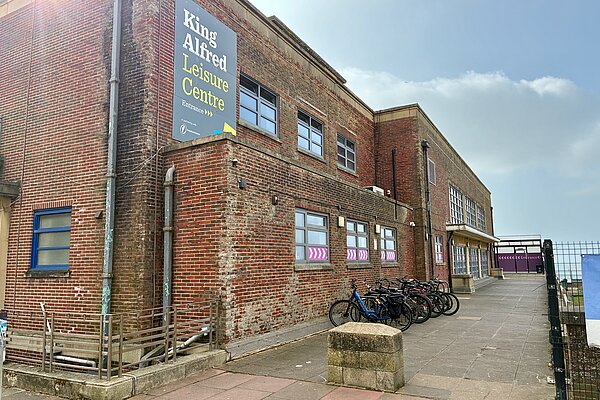 Picture of the entrance to the King Alfred Leisure Centre
